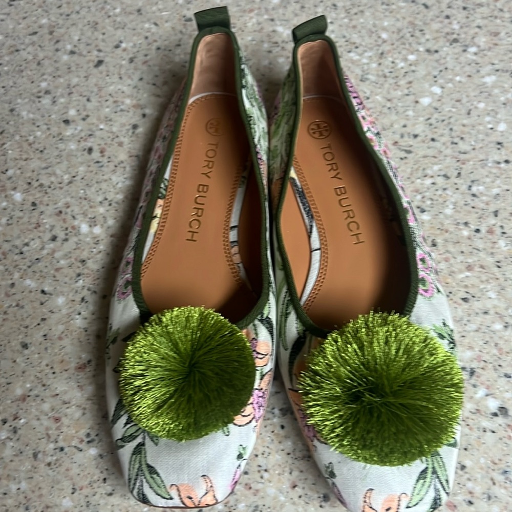 TORY BURCH SUMMER/FALL SLIP ONS. PERFECT LIKE NEW CONDITION. SZ 10